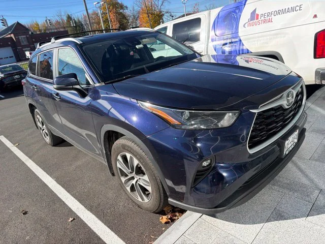 Used 2023 Blue Toyota XLE image 3