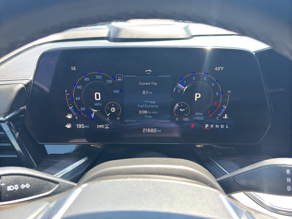 Used 2025 Gray Chevrolet Z71 image 27