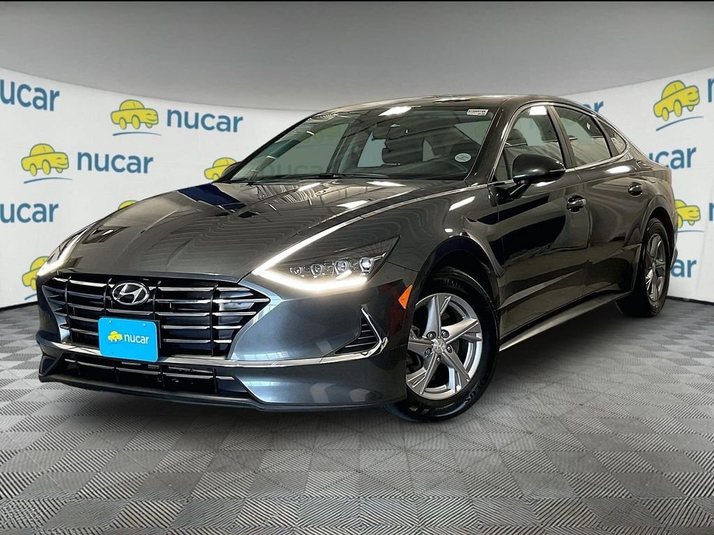 Used 2023 Gray Hyundai SE image 3