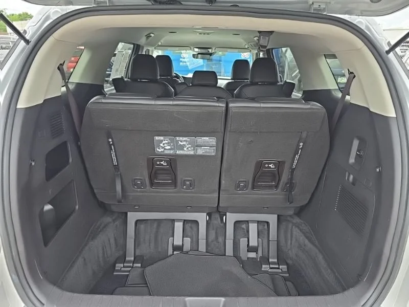 Used 2022 Silver Kia LXS image 28