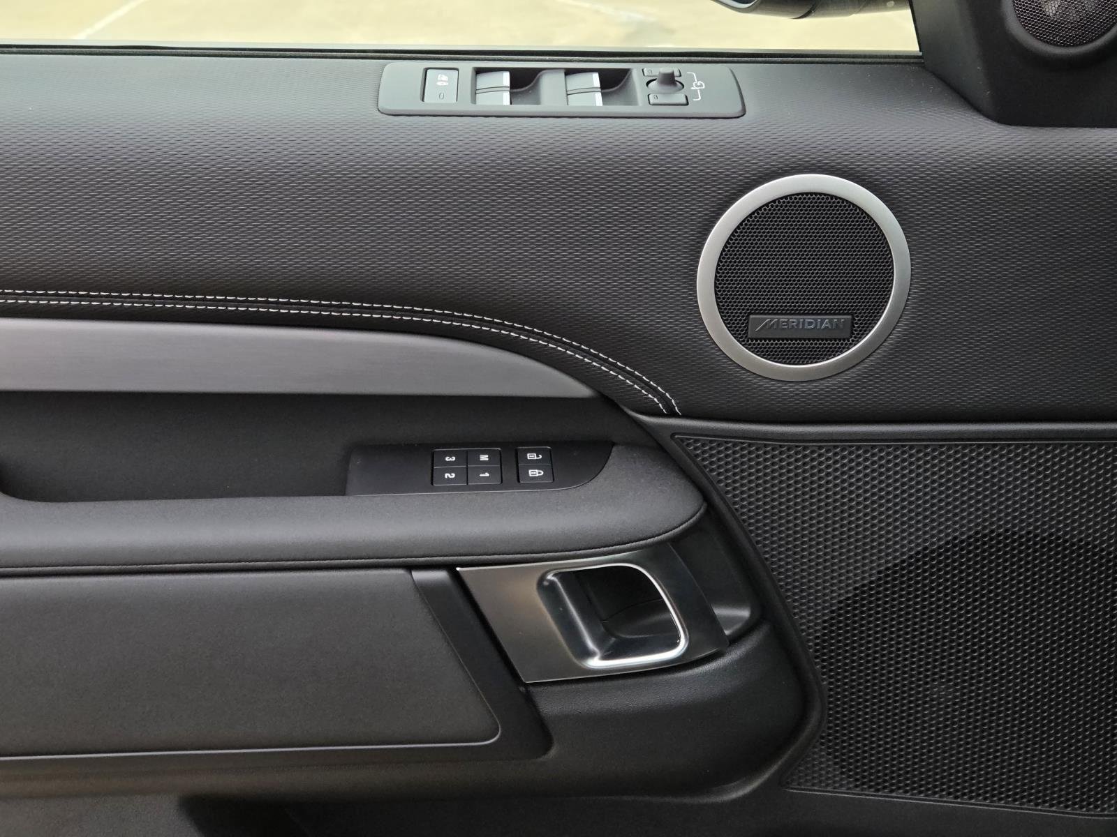 New 2026 Sedona Red Land Rover Gemini Edition image 30