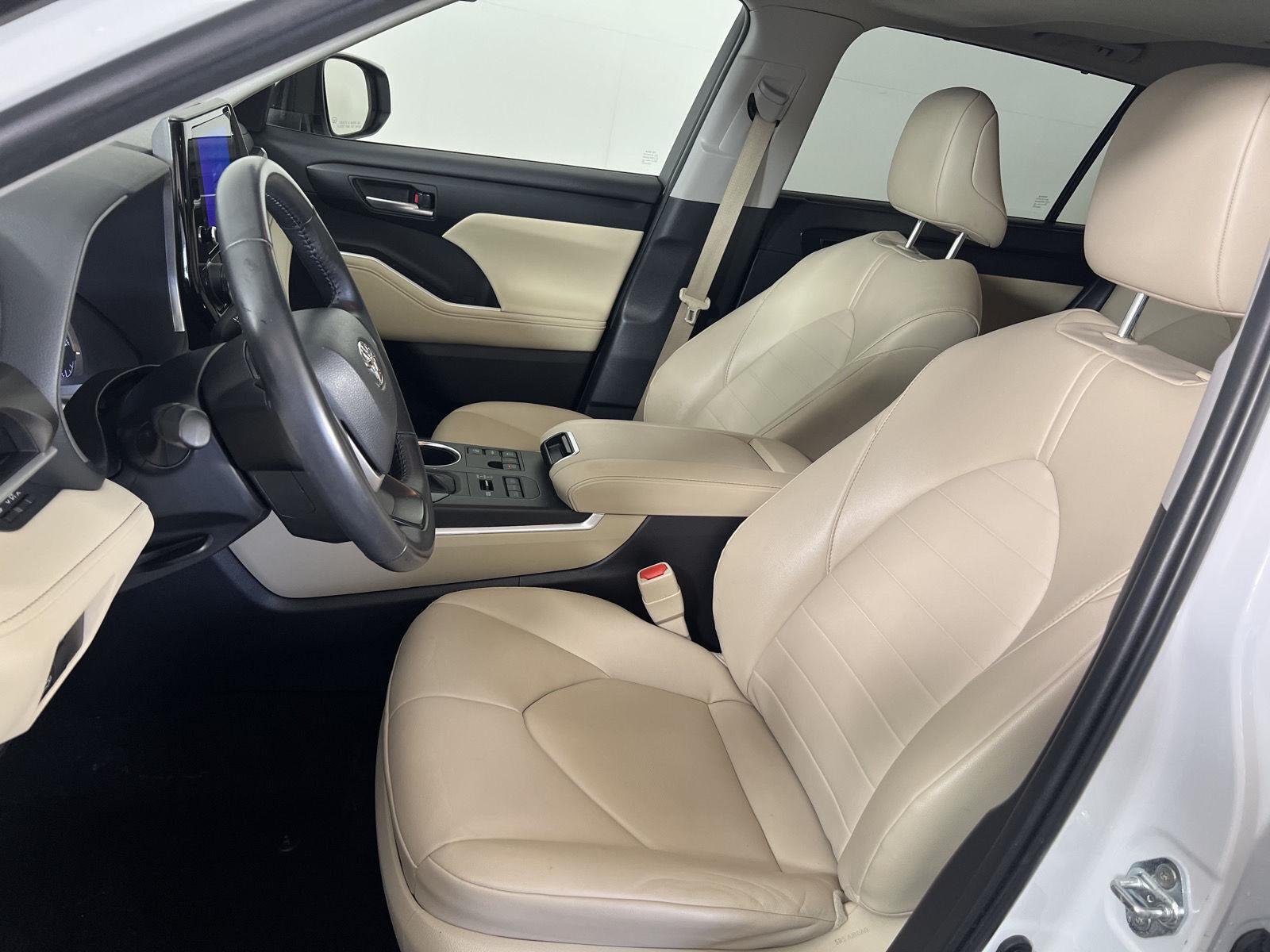 Used 2023 Wind Chill Pearl Toyota XLE image 7