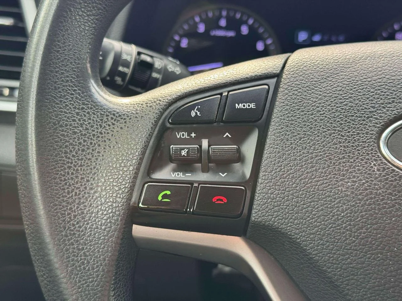 Used 2017 Black Noir Pearl Hyundai SE image 26