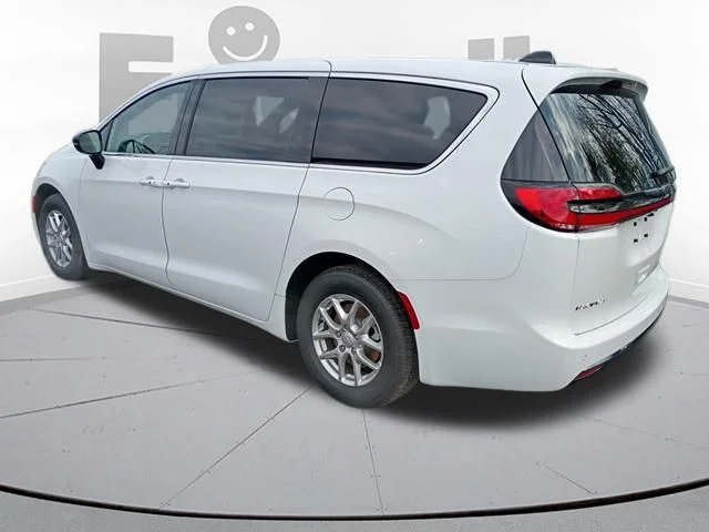 New 2026 Bright White Clear-Coat Exterior Paint Chrysler Select image 12