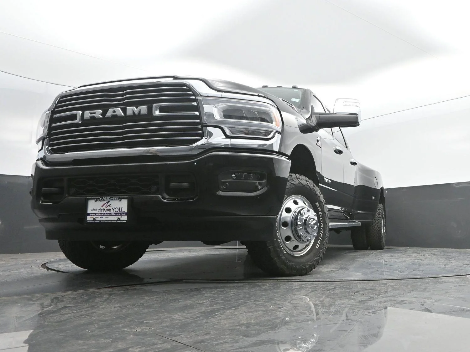 Used 2024 Diamond Black Crystal Pearlcoat Ram Laramie image 49