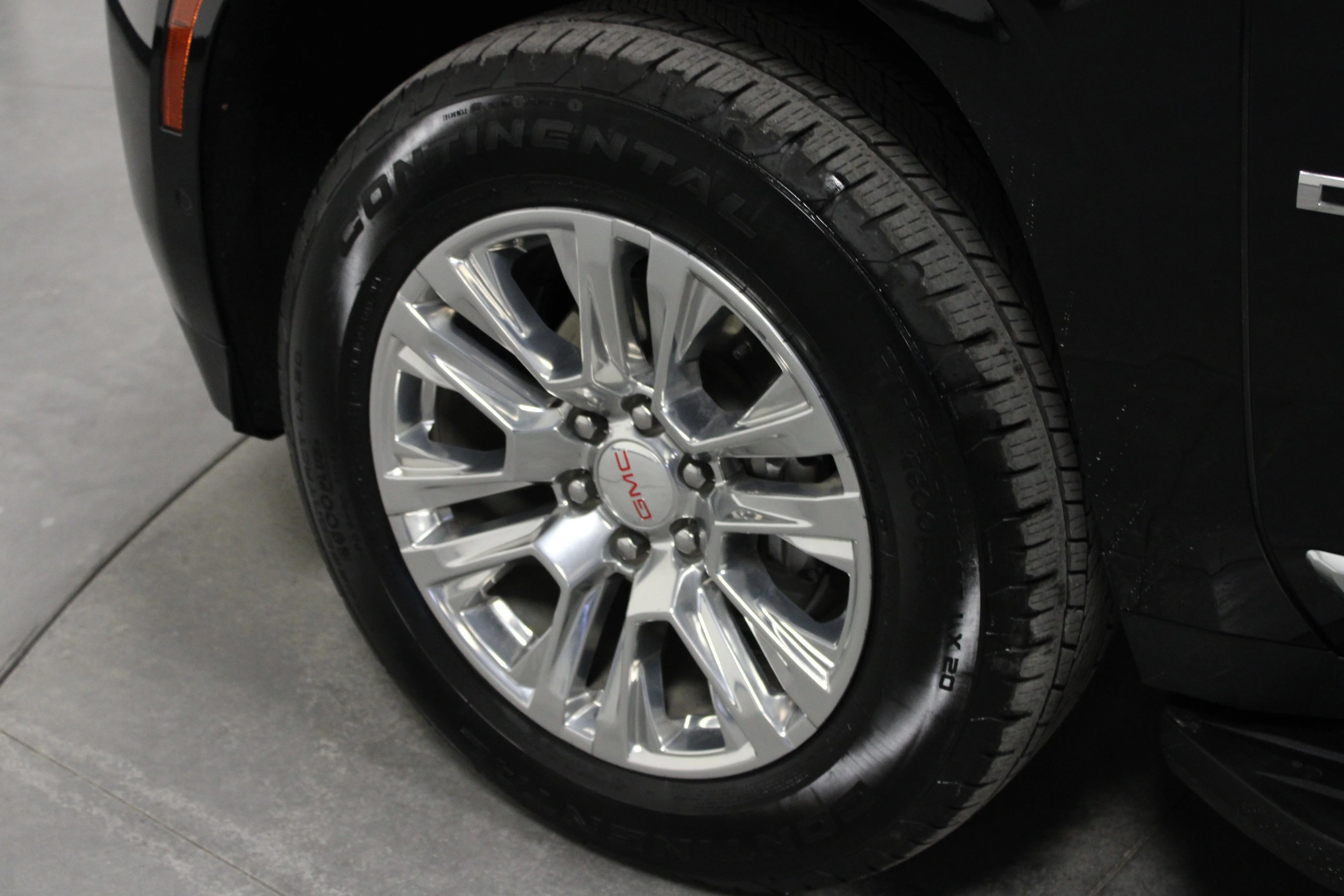 Used 2025 Onyx Black GMC Denali image 10