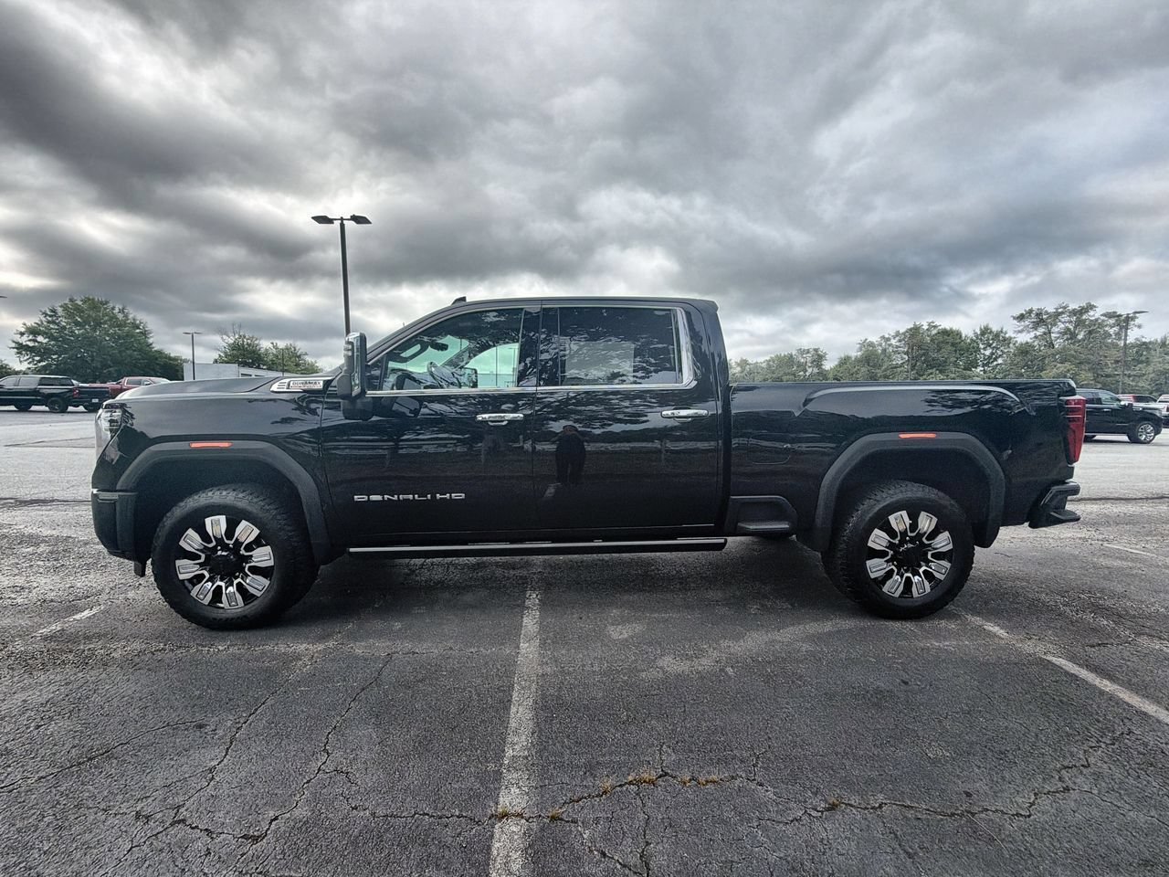 Used 2024 Onyx Black GMC Denali image 5