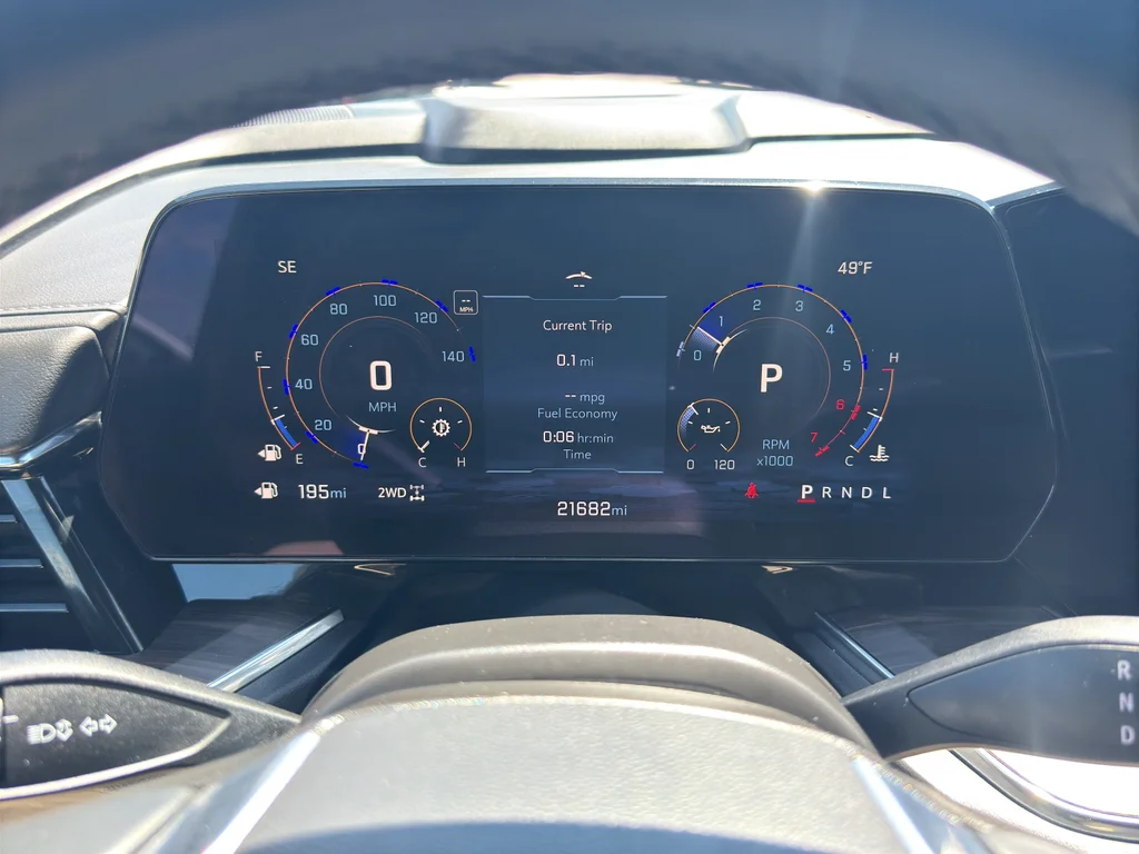 Used 2025 Gray Chevrolet Z71 image 27
