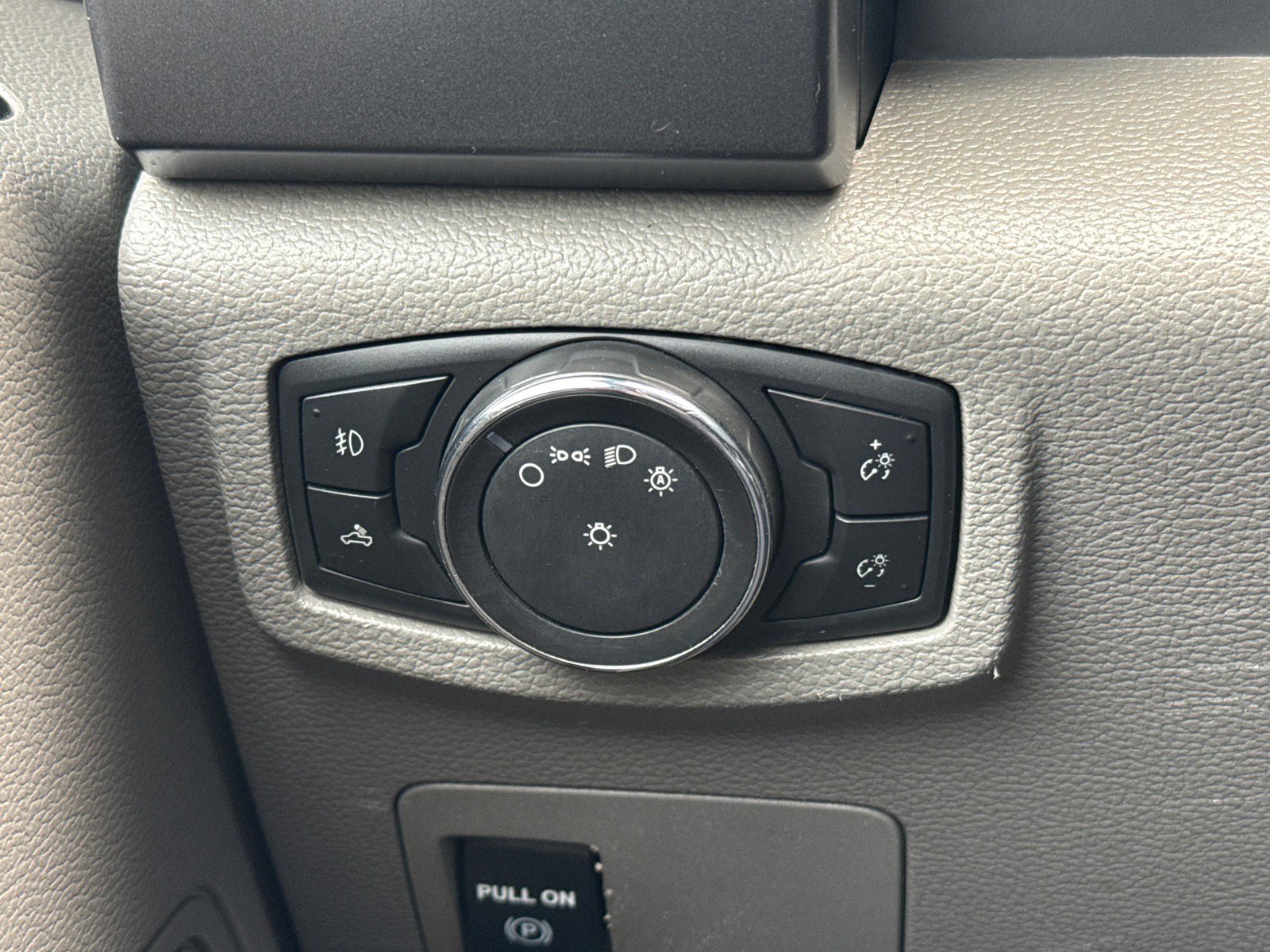 Used 2016 Red Ford  image 22