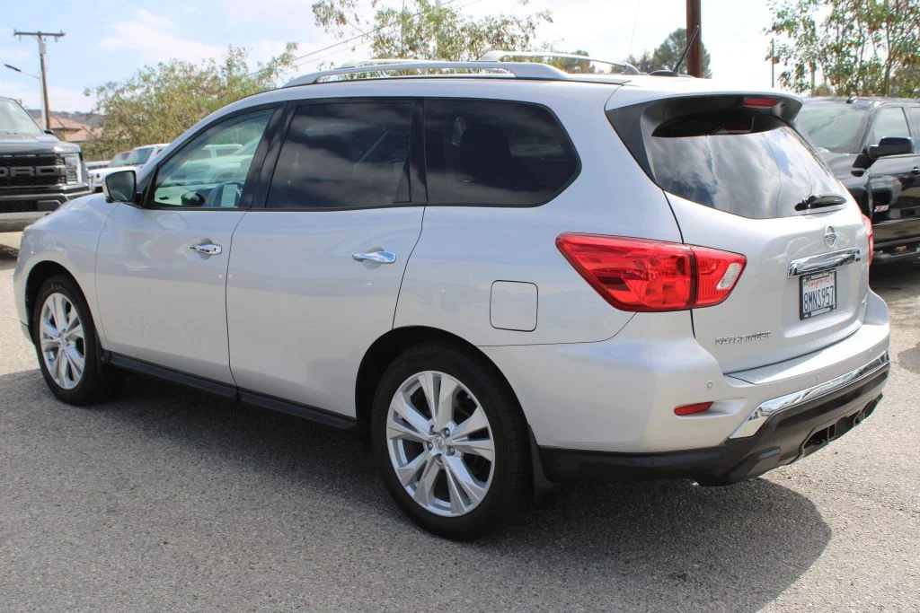 Used 2018 Silver Nissan SL image 6