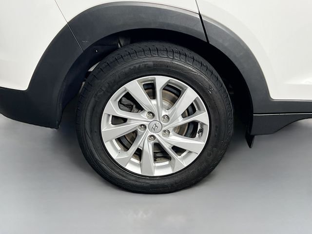 Used 2020 White Hyundai SE image 32
