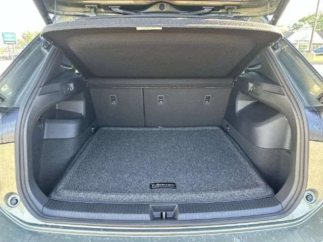 New 2026 Green Volkswagen 2.0T SE R-Line Black image 24