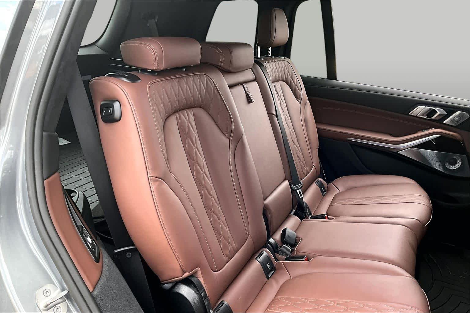 Used 2026 Skyscraper Grey Metallic BMW M60i image 17