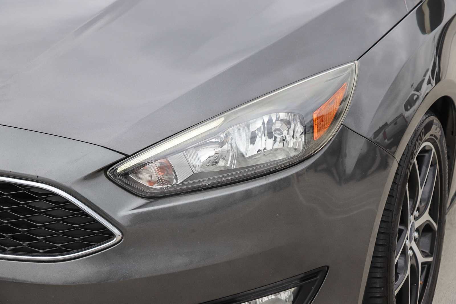 Used 2018 Magnetic Metallic Ford SEL image 3