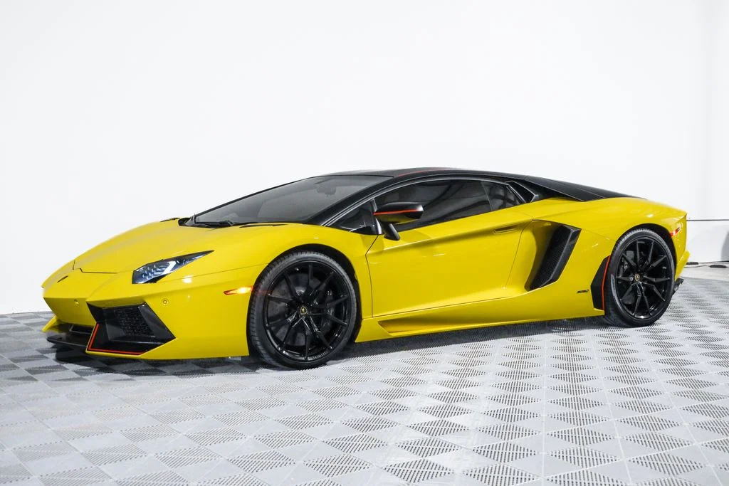 Used 2016 Yellow Lamborghini LP700-4 image 19