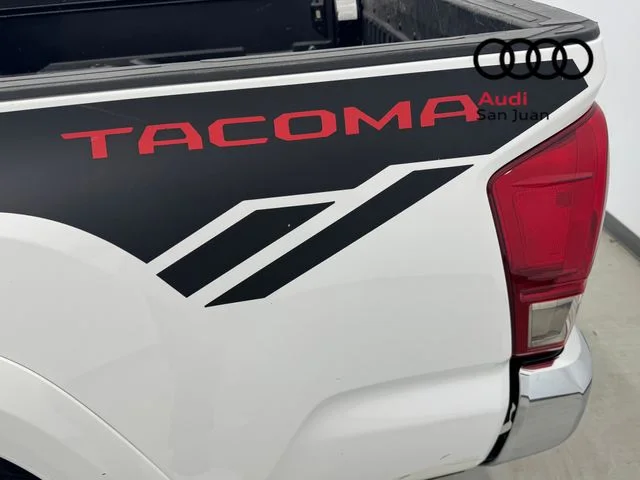 Used 2017 White Toyota SR5 image 10