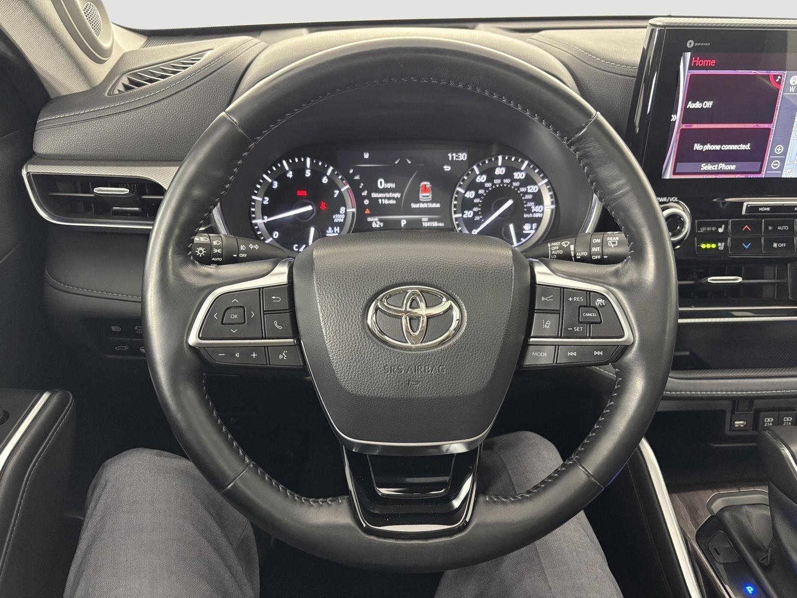 Used 2021 Blizzard Pearl Toyota Platinum image 18