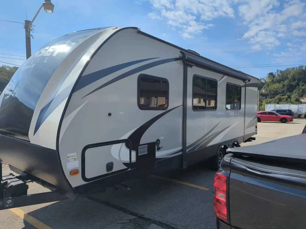 Used 2018  Cross Roads 254RB image 3