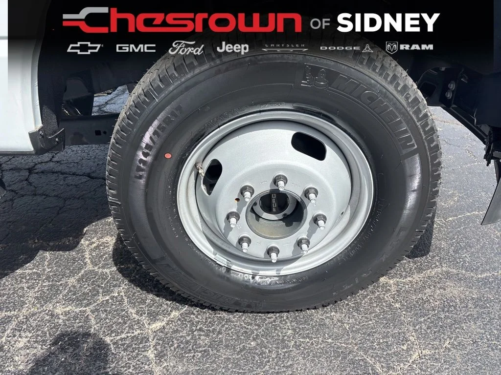 Used 2025 White Ford XL image 12