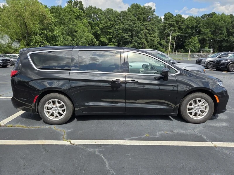 Used 2024 Diamond Black CHRYSLER TOURING L image 10