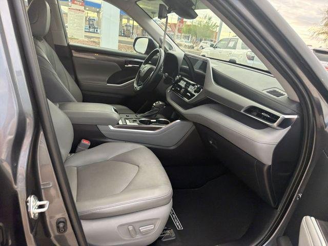 Certified Used 2021 MAGNETIC GRAY MET. Toyota  image 28