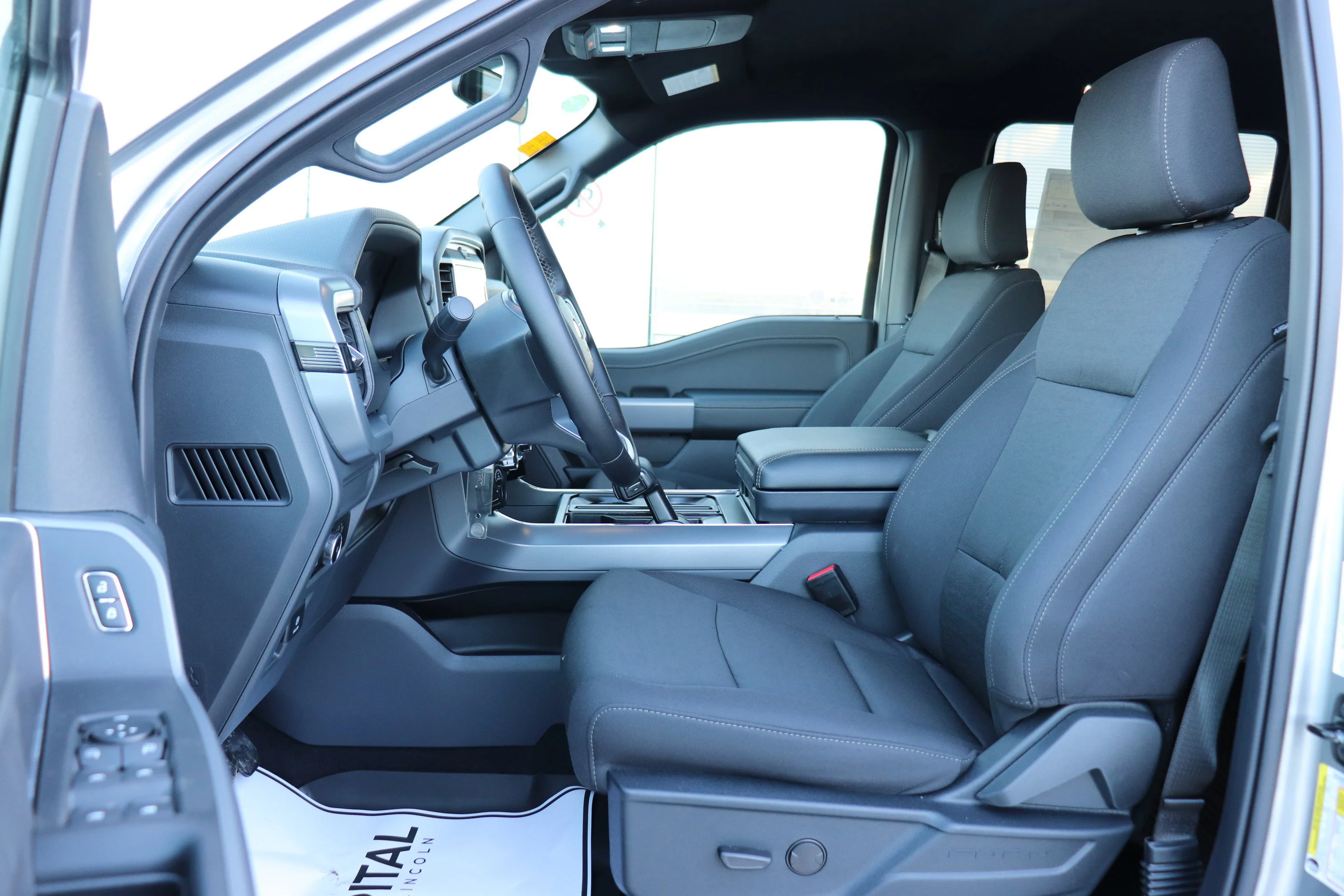 New 2026 ICONIC SILVER METALLIC Ford XLT image 6