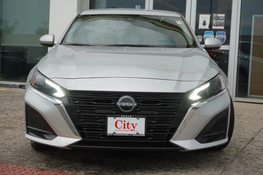 Used 2023 Silver Nissan 2.5 SV image 11