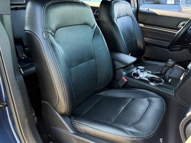 Used 2016 Blue Ford Limited image 9