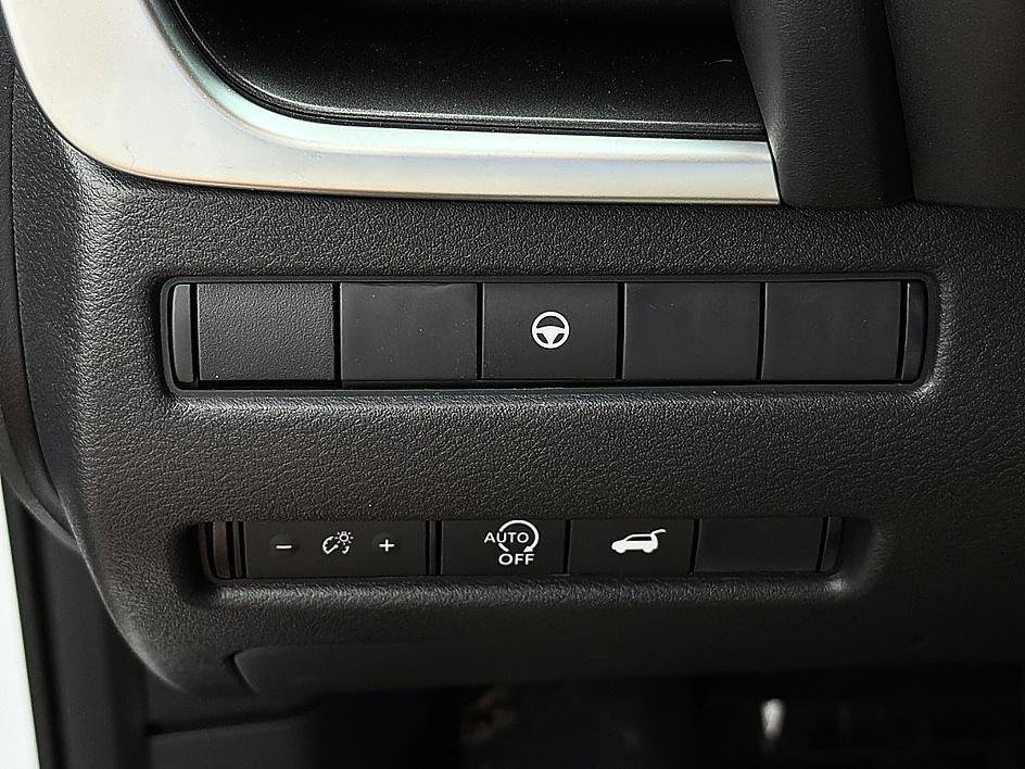 Used 2026 Everest White Pearl Tricoat Nissan Dark Armor image 20