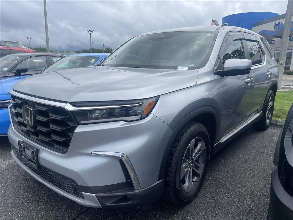 Used 2023 Lunar Silver Metallic Honda EX-L image 3