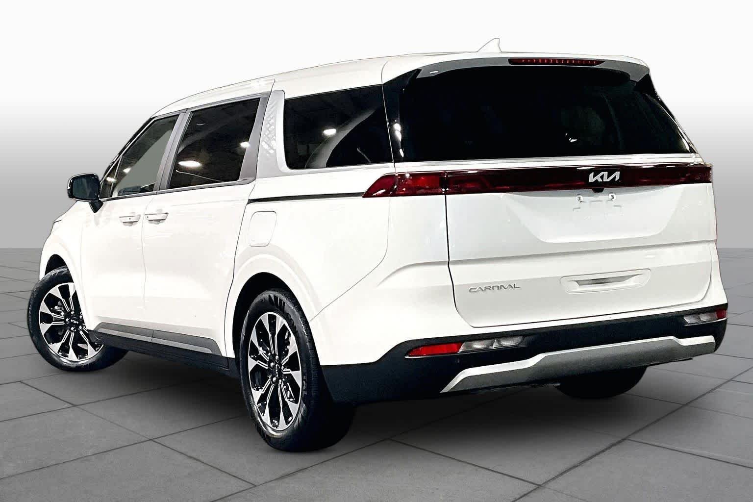 Used 2024 Snow White Pearl Kia EX image 12