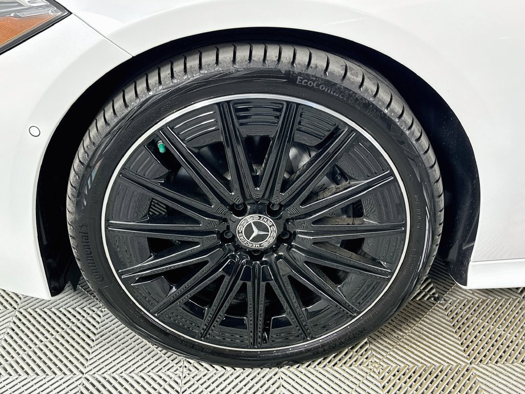 New 2026 MANUFAKTUR Moonlight White Metallic Mercedes-Benz CLE 300 image 33