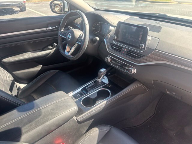 Used 2021 White Nissan 2.5 SL image 25