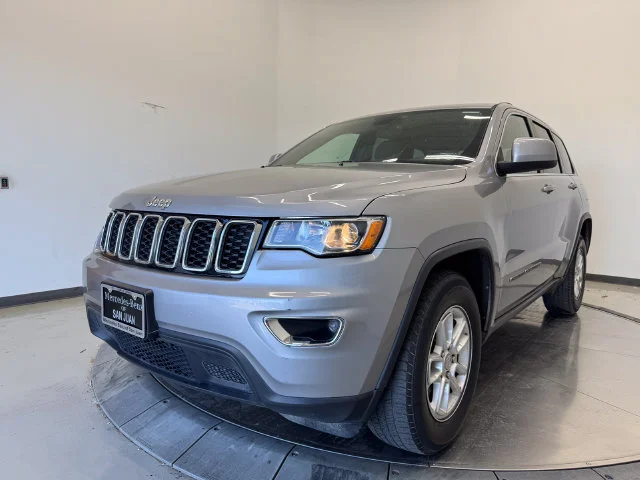 Used 2020 Billet Silver Metallic Clearcoat Jeep Laredo E image 31