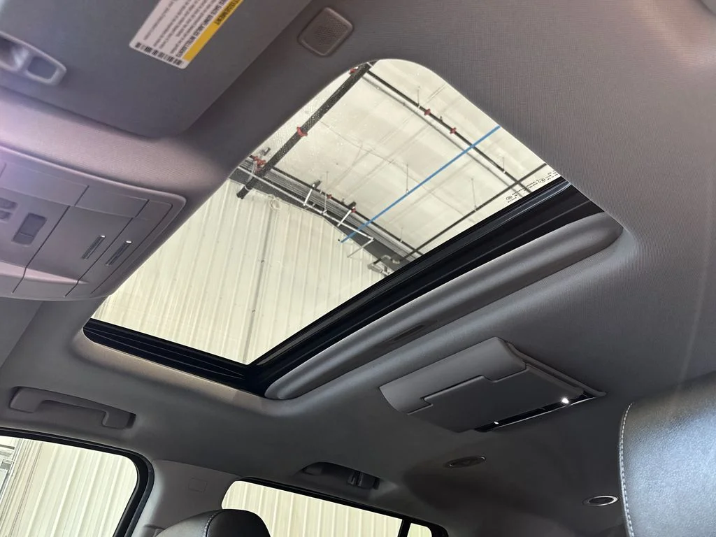 Used 2018 White GMC SLT image 25