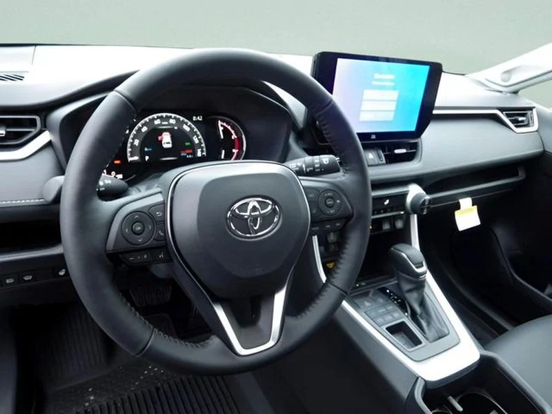 Used 2025 Wind Chill Pearl Toyota XLE Premium image 8