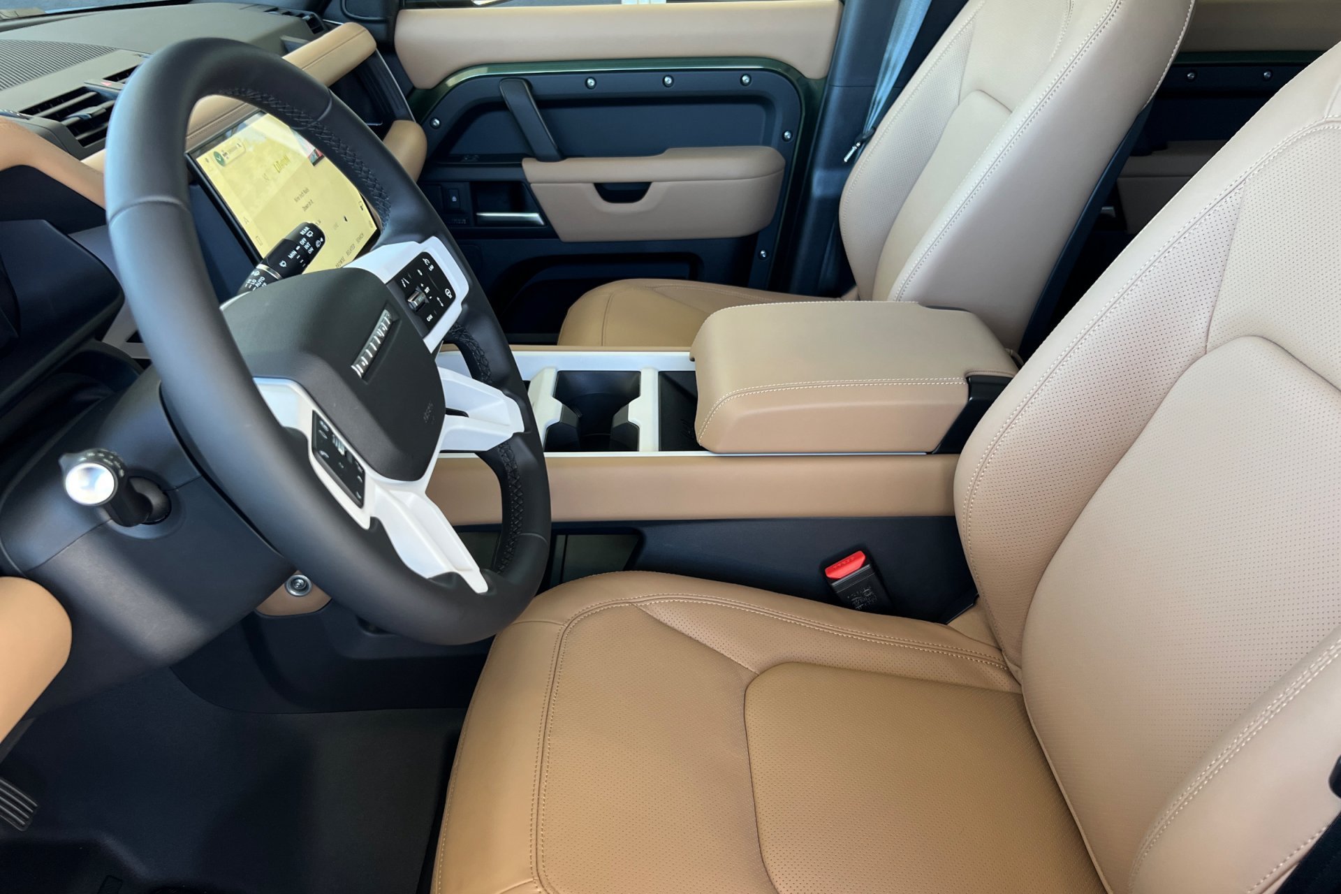 New 2026 Woolstone Green Land Rover X-Dynamic SE image 13