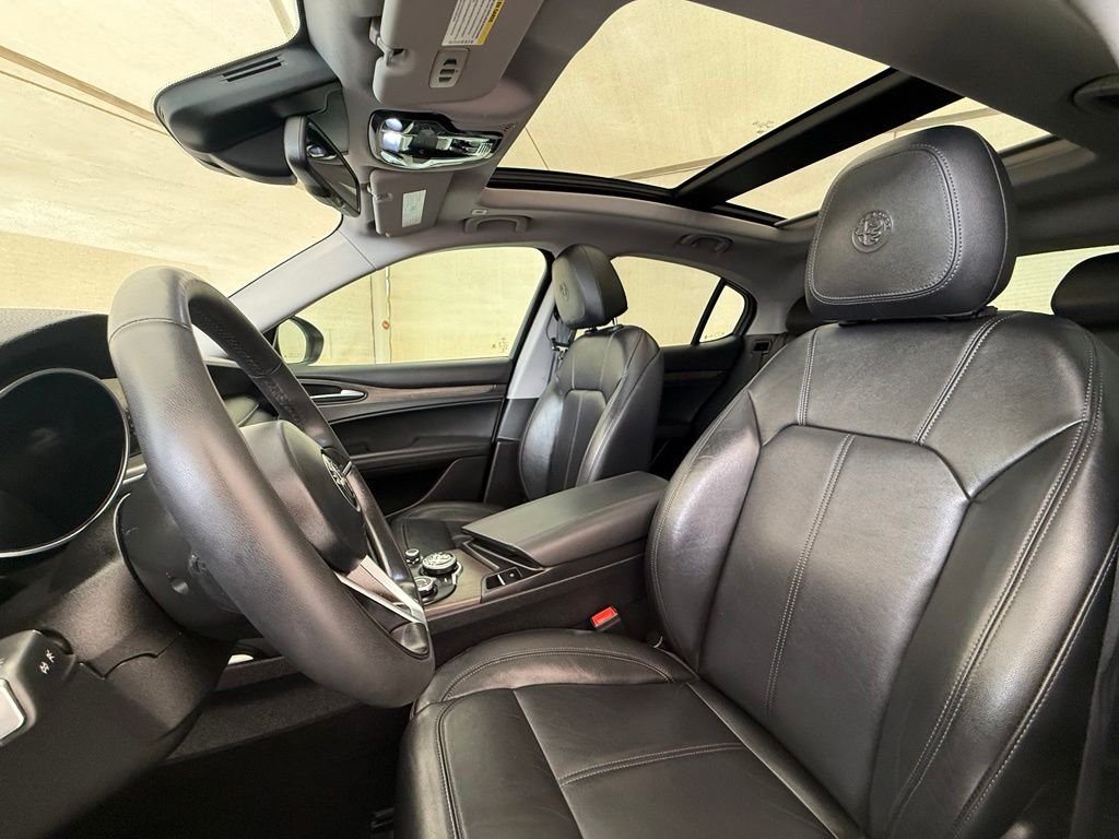 Used 2018 White Alfa Romeo Ti image 28