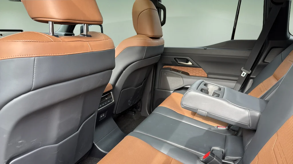 Certified Used 2024  Lexus 550 Luxury+ image 15