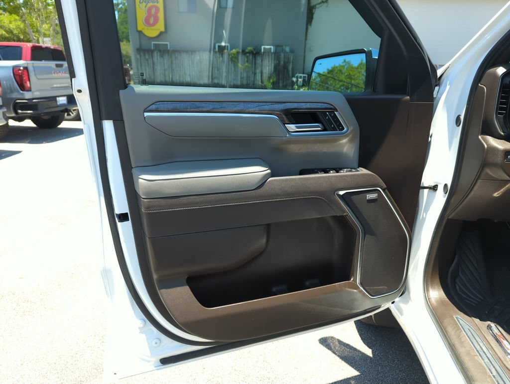 Used 2025 Summit White Chevrolet LTZ image 17