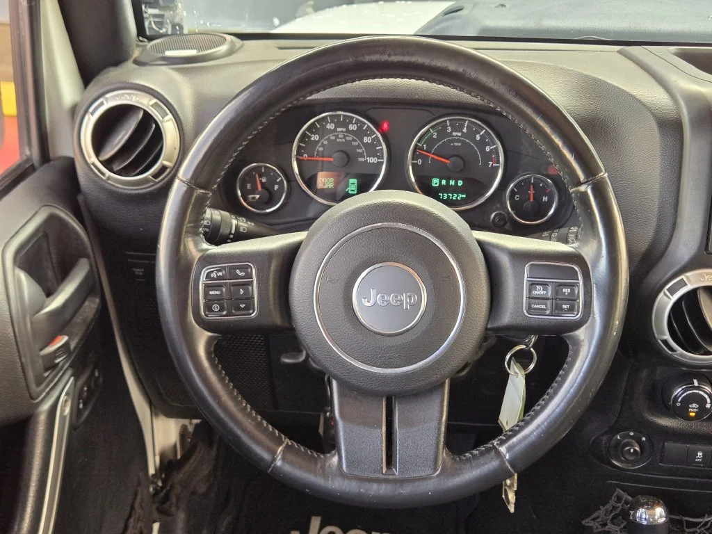 Used 2016 White Jeep Unlimited Rubicon image 21