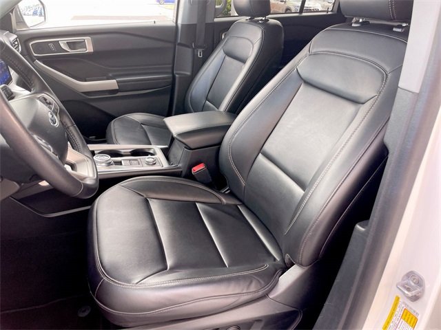2024 Ford Explorer XLT photo 2