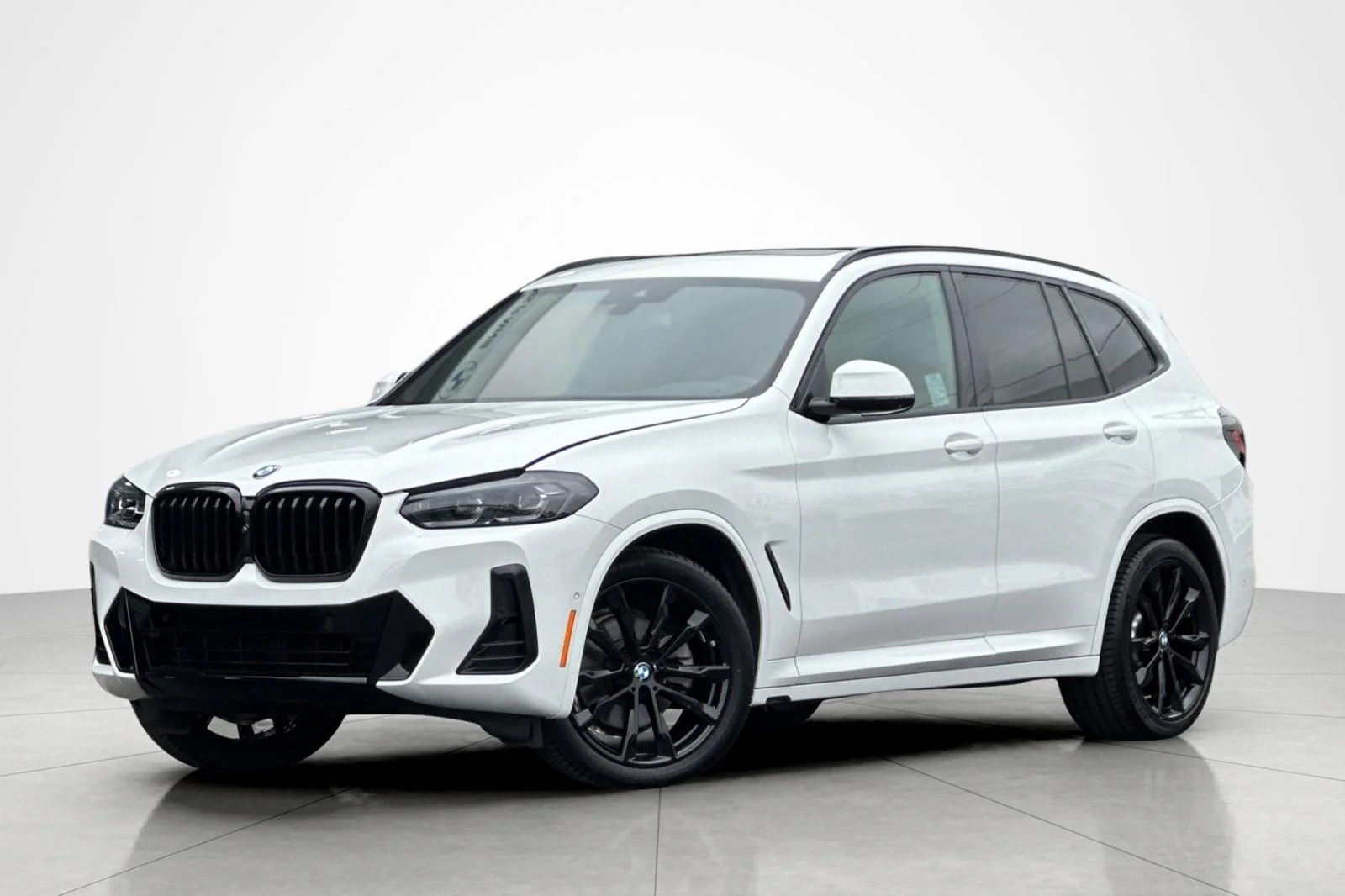 Used 2024 Alpine White BMW sDrive30i image 1