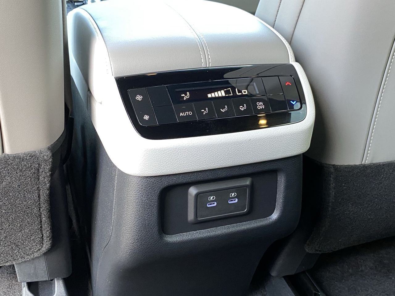 New 2027 2T RAD WHT INFINITI SPORT image 15