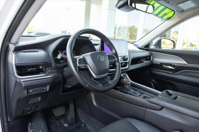 Certified Used 2026 WIND CHILL PEARL Toyota  image 10