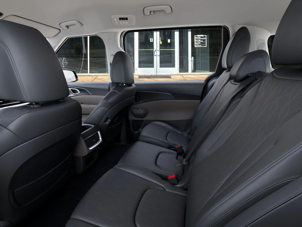 New 2027 Ceramic Silver Kia LXS image 18