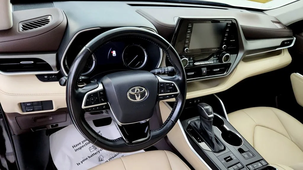 Used 2021 Black Toyota XLE image 25