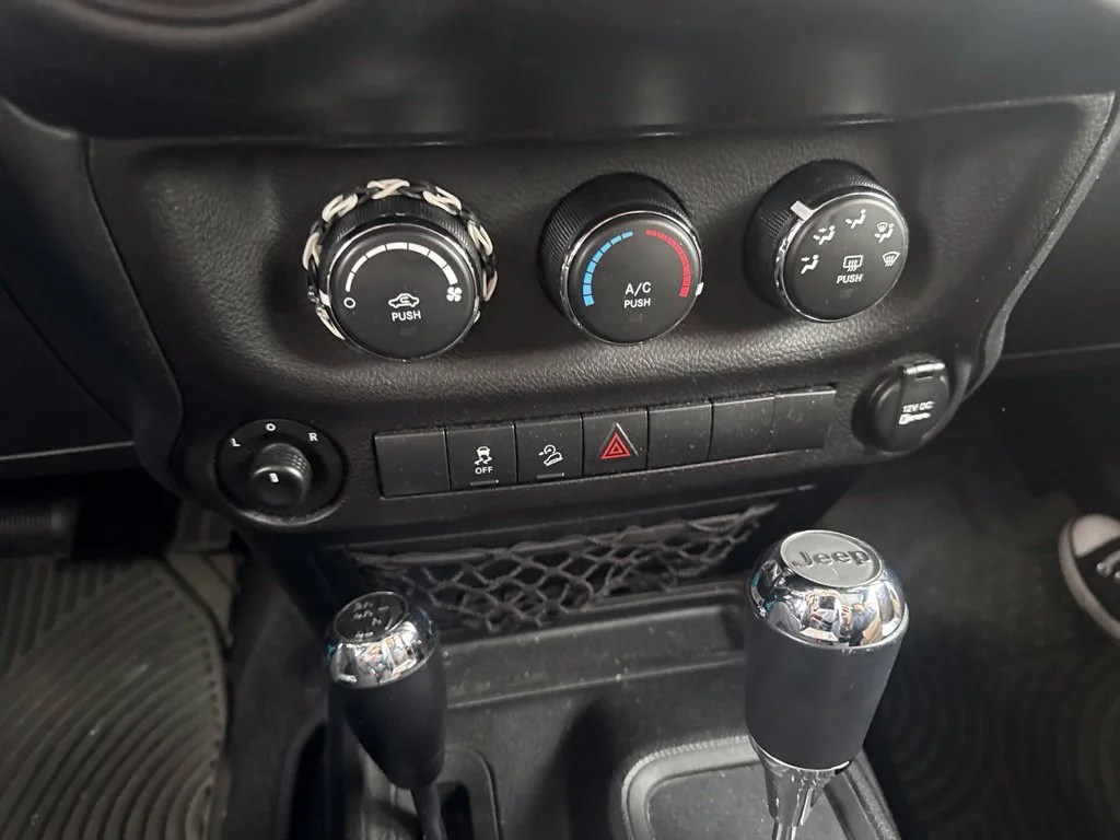 Certified Used 2017 Chief Clearcoat Jeep Unlimited Sport image 29