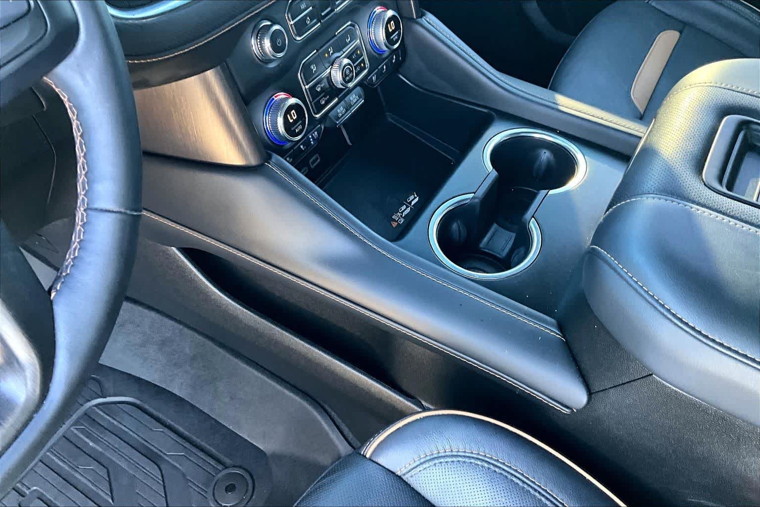 Used 2023 TITANIUM RUSH METALLIC GMC AT4 image 17