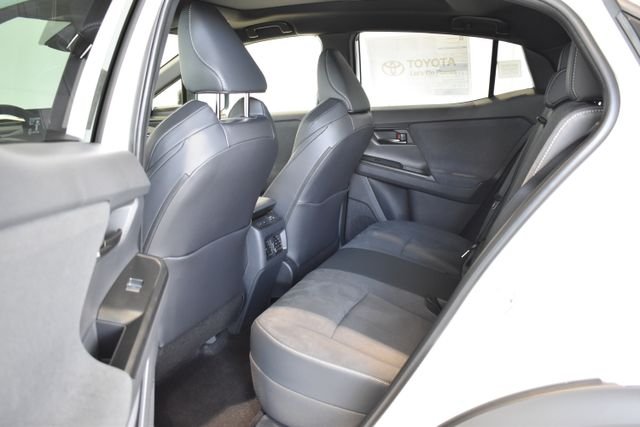 New 2026 Wind Chill Pearl <sup>1</sup> Toyota  XSE image 5